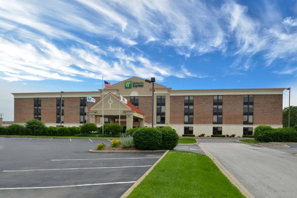 Holiday Inn Express Crestwood, an IHG Hotel image