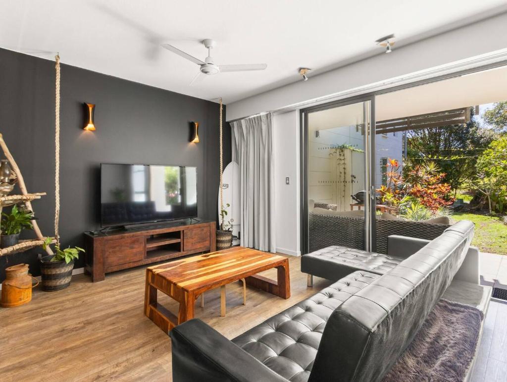 Casuarina Apartment, 200m from the Beach! photo 4