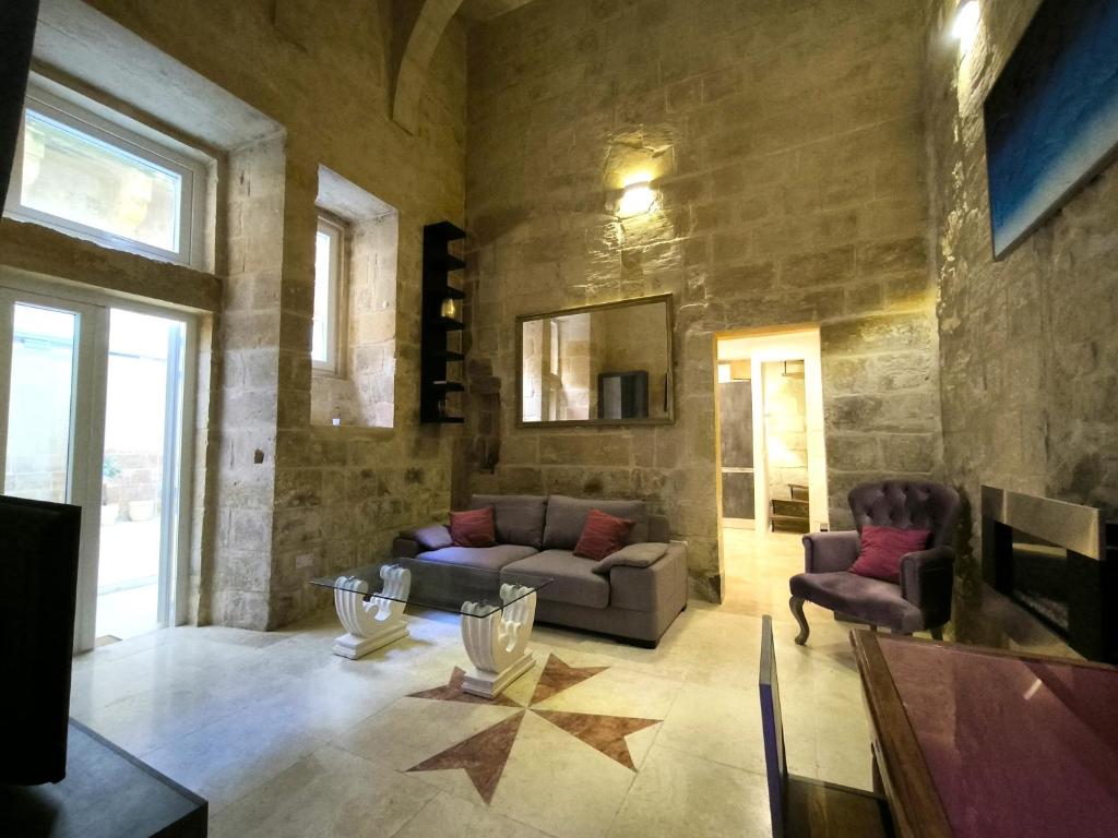 Valletta Heritage Retreat - Tap to explore photos