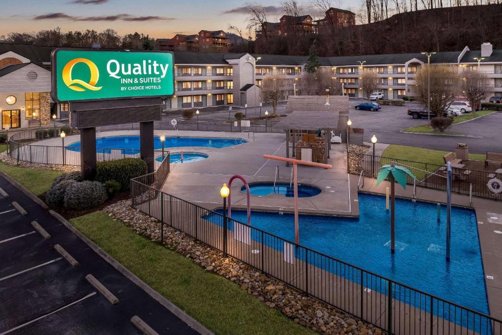 Quality Inn And Suites Dollywood image