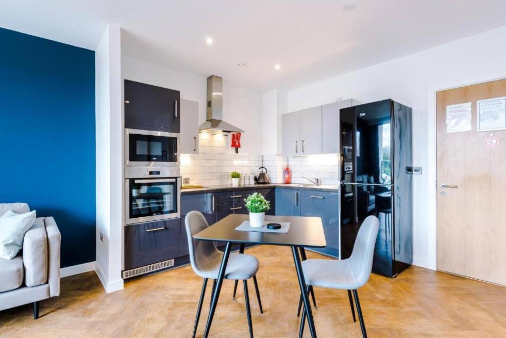 Hilltop Serviced Apartments - Ancoats - Tap to explore photos