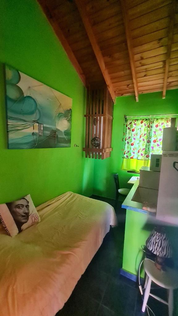 Habitación pequeña independiente con baño photo 2