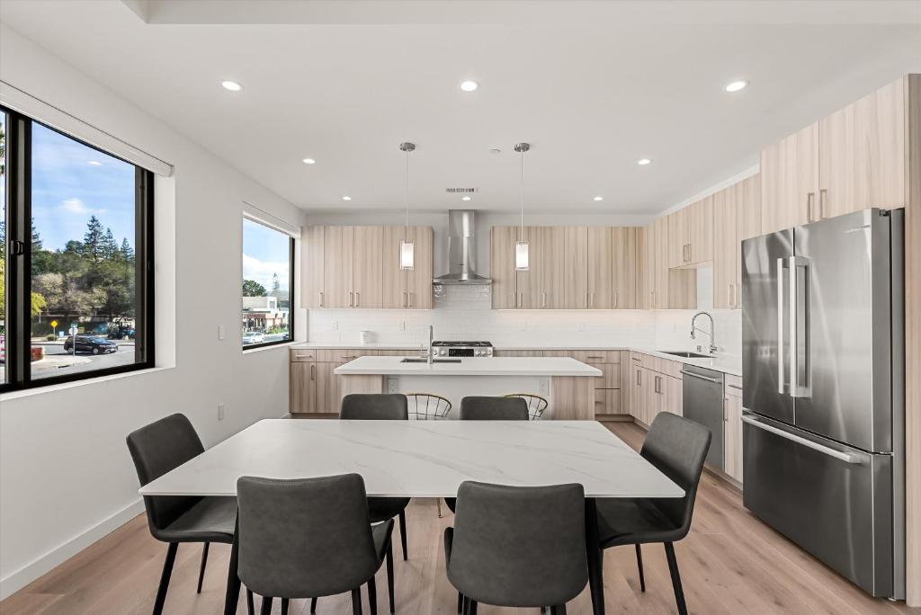 Woodside Condos unit 914 image