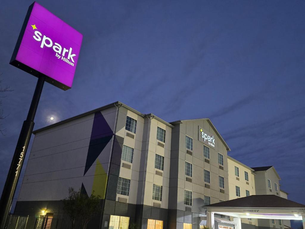 Comfort Inn & Suites Selma near Randolph AFB image