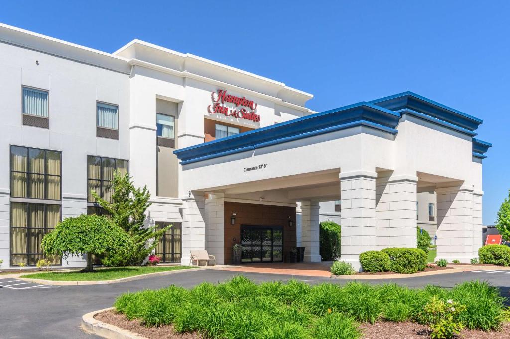 Hampton Inn & Suites Hartford-Manchester image