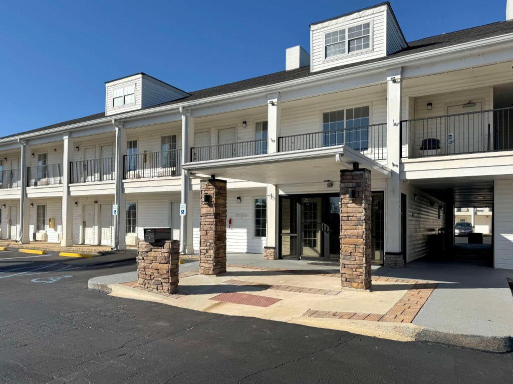 Quality Inn LaGrange image