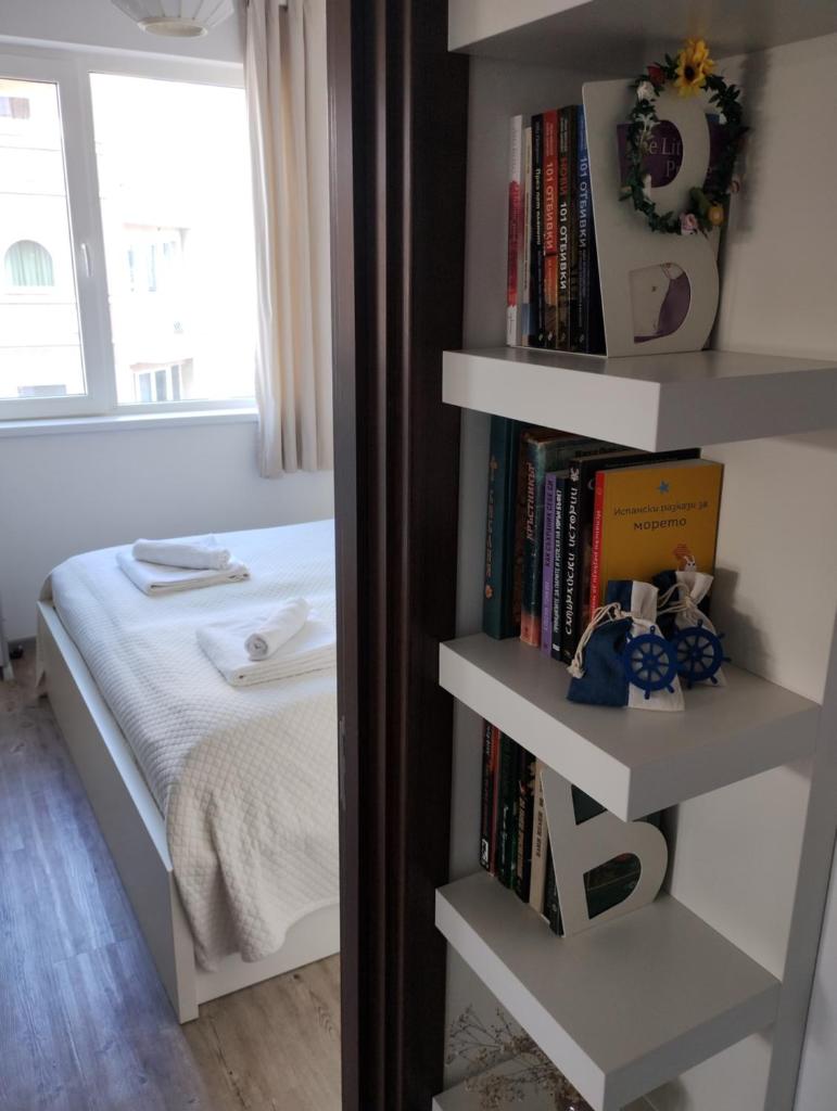 Happy Apartment & Free Breakfast - Mladost - Tap to explore photos