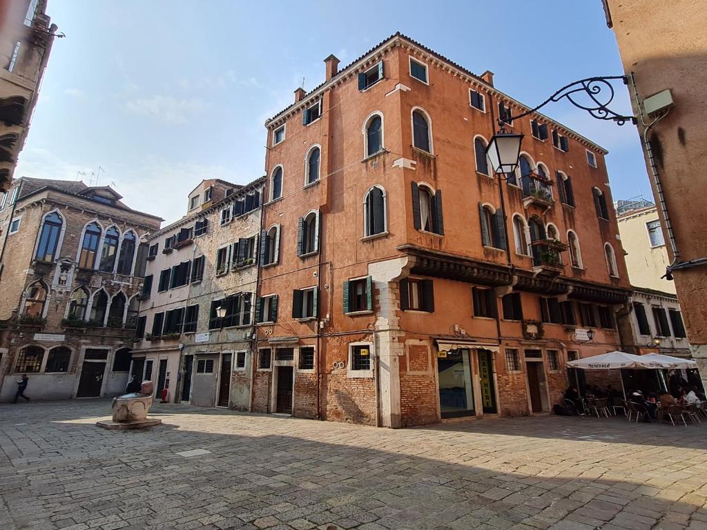 Allegretto Rialto, Venice