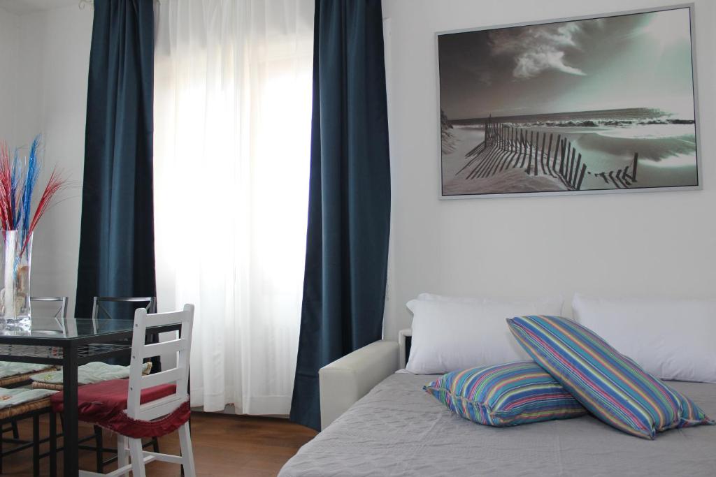 Art Apartment stazione A - Tap to explore photos