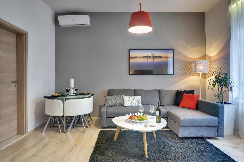 D&A Center Apartments with FREE Parking