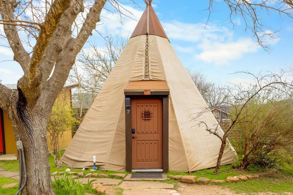 White Buffalo - Tipi 7 image
