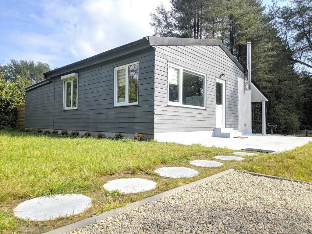Chalet Venepoel, rustig en bosrijk gelegen met zwemvijver en hottub photo 1