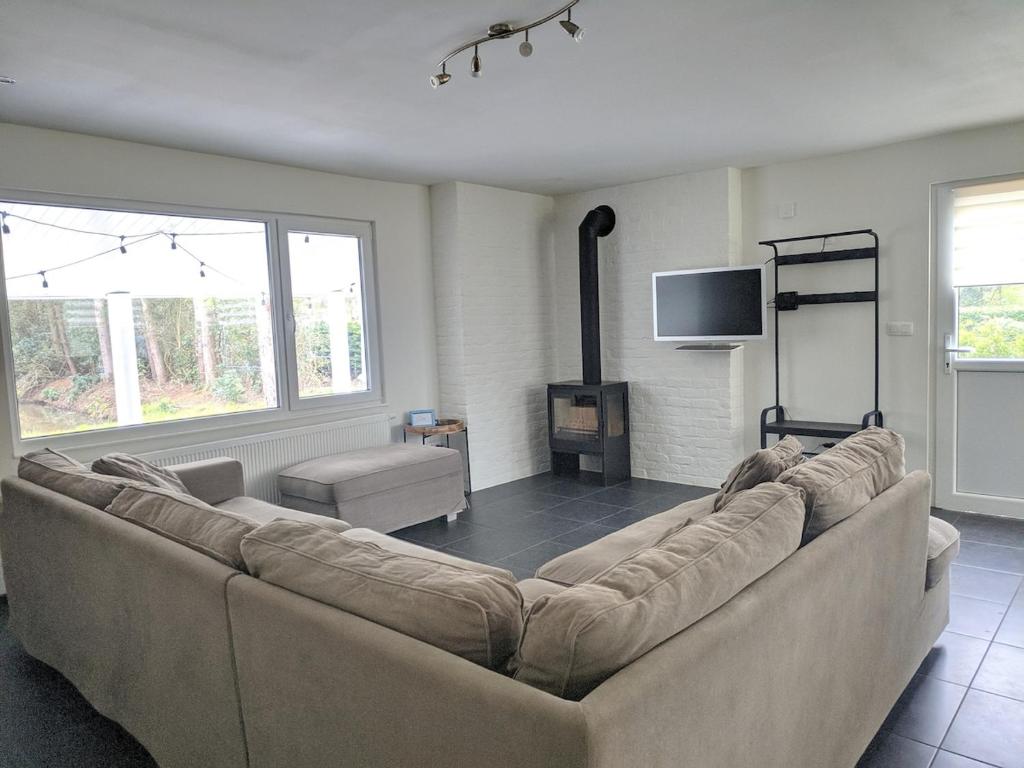 Chalet Venepoel, rustig en bosrijk gelegen met zwemvijver en hottub photo 3