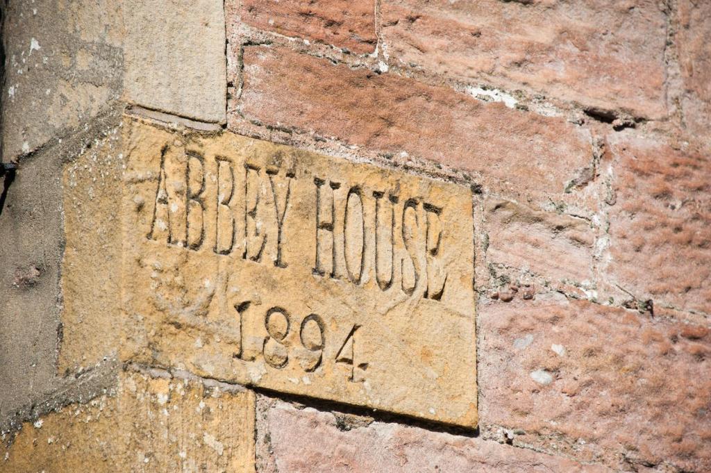 Alban and Abbey House - Tap to explore photos
