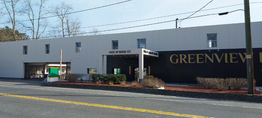 Greenview Inn Riverhead image