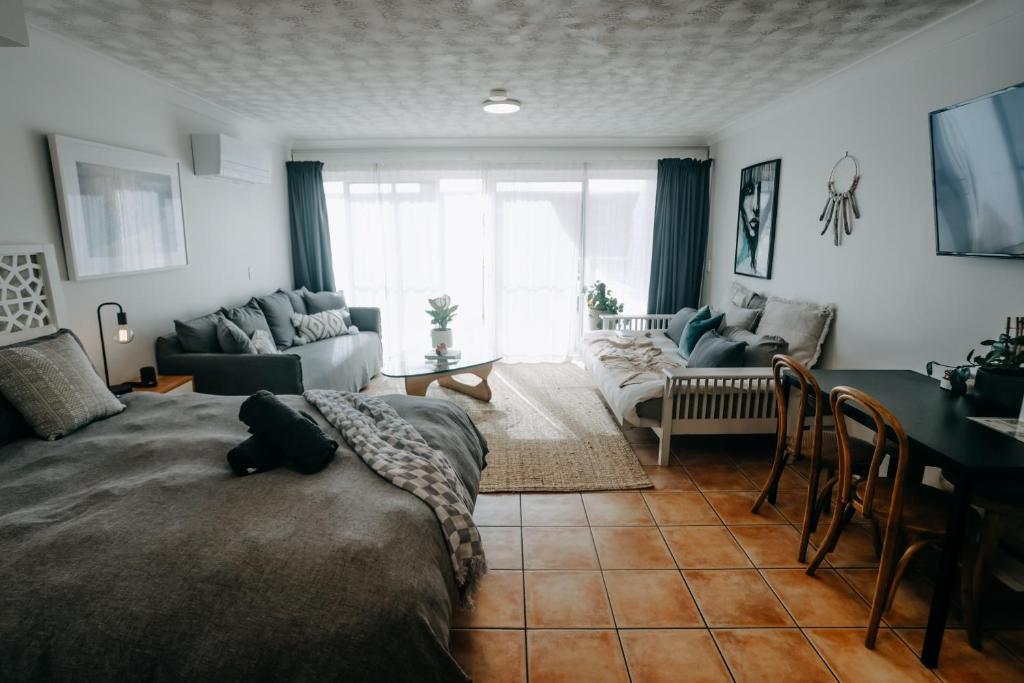 Aloha - Stylish Central Byron Studio