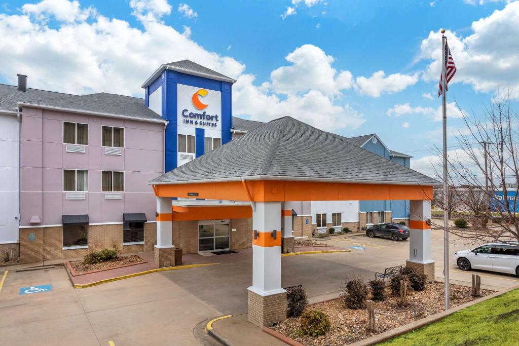 Comfort Inn & Suites Conway image