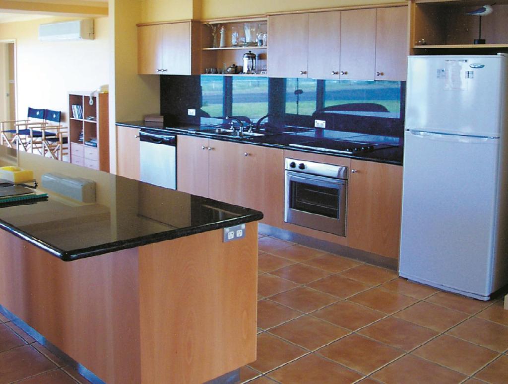 Horizons Beachfront Apartment photo 3