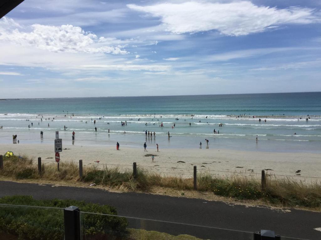 Horizons Beachfront Apartment photo 4