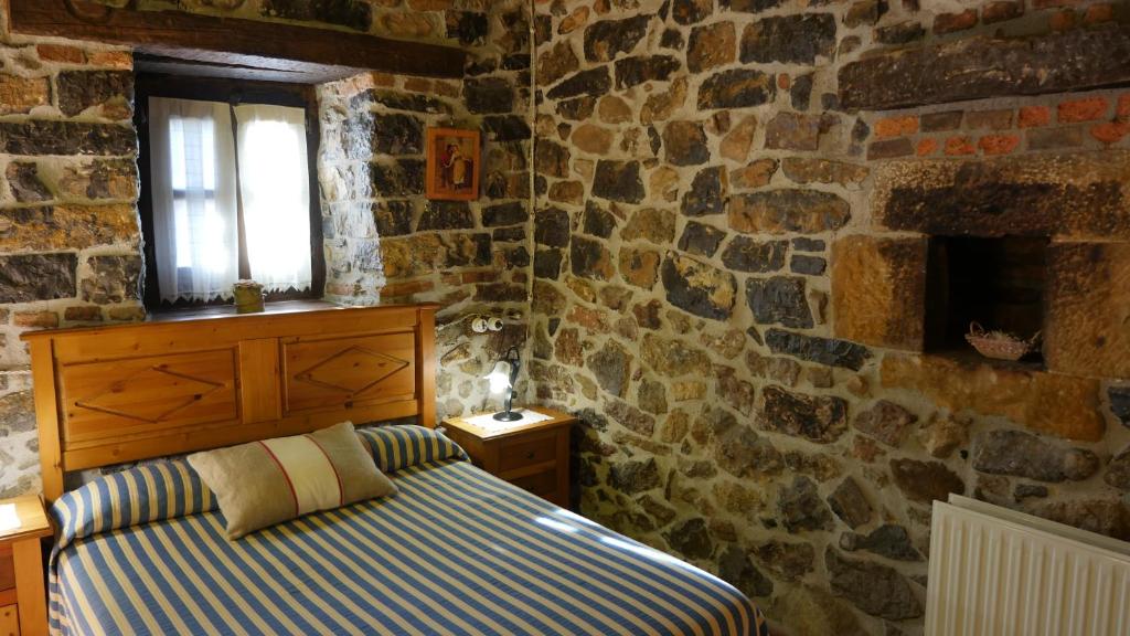 Hotel Rural Los Texos - Tap to explore photos