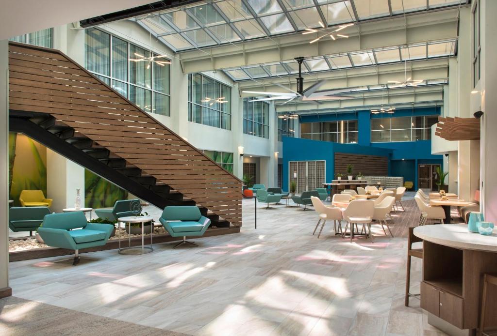EVEN Hotel Pittsburgh Downtown, an IHG Hotel image