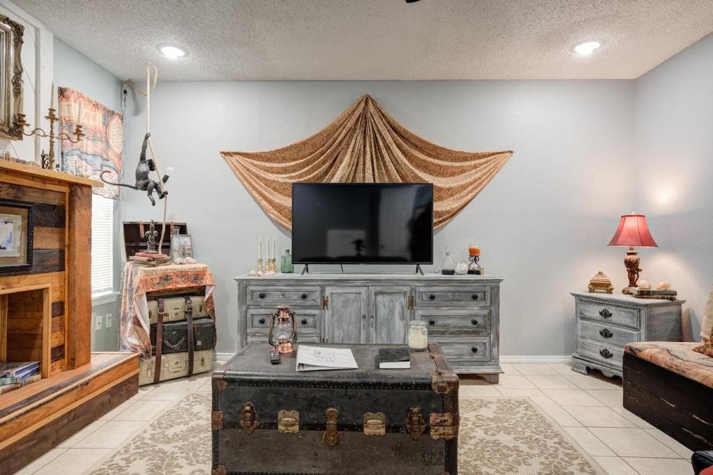 Pirate Theme - Unique Getaway - Family Friendly image