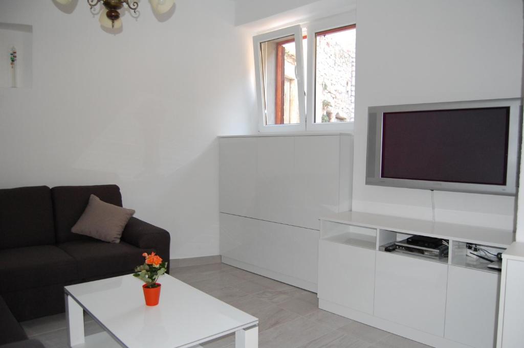Beach House Tribunj photo 4