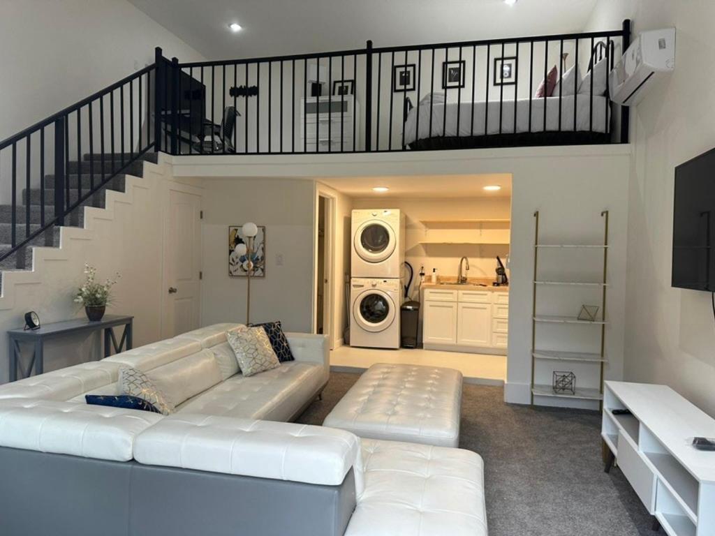 Cozy Gorgeous 1 Bd Loft Close To Nature! image