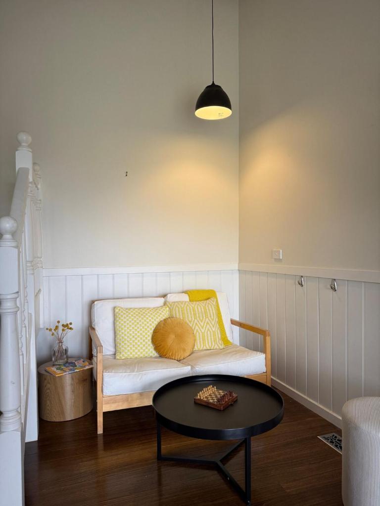 Escape to the Hills- Charming home with city views & walking distance to the 1000 steps photo 2