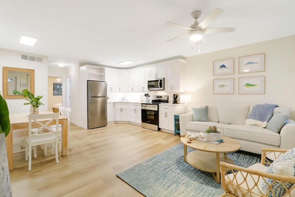 Sailfish Suites 10 - Waterfront and Pet Friendly image