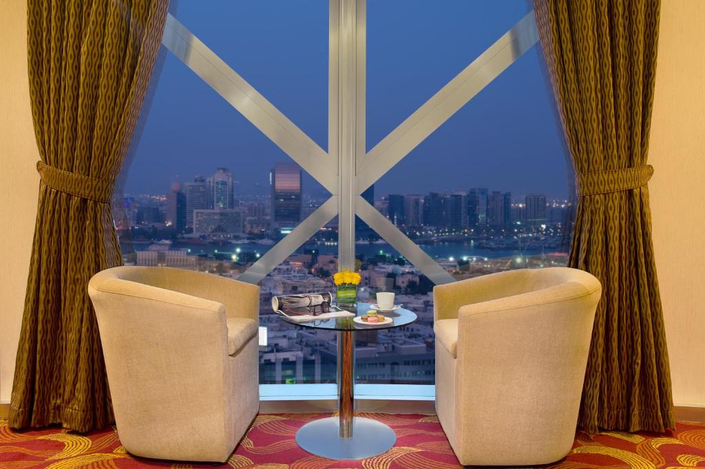 Сьюит (Люкс Seasons), Отель City Seasons Towers Hotel Bur Dubai