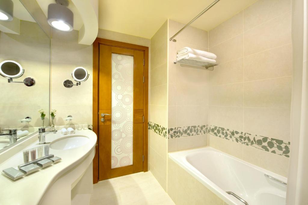 Двухместный (Двухместный номер «Премиум» с 1 кроватью), Отель City Seasons Towers Hotel Bur Dubai