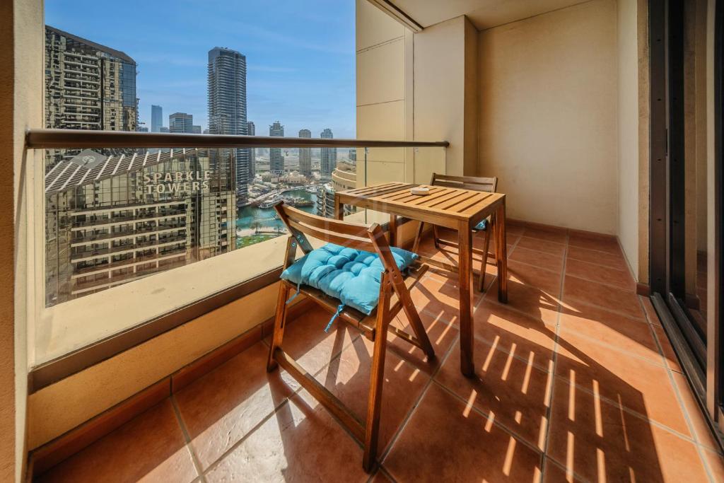 Canal View 1BR in JBR photo 4