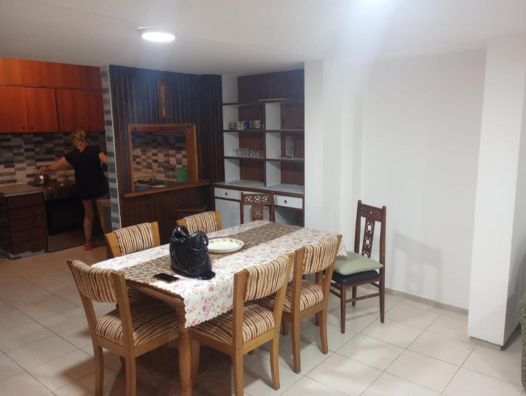 PISO con Parrilla apto jovenes y familia 90 metros centro photo 3