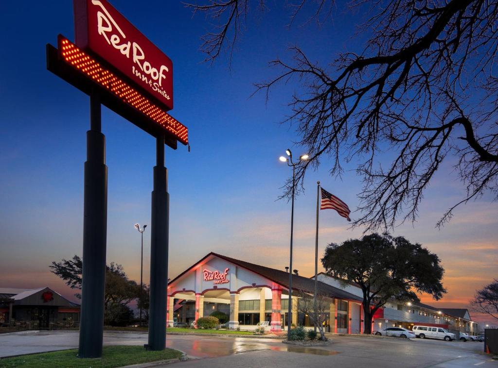 Red Roof Inn & Suites Irving – DFW Airport South image