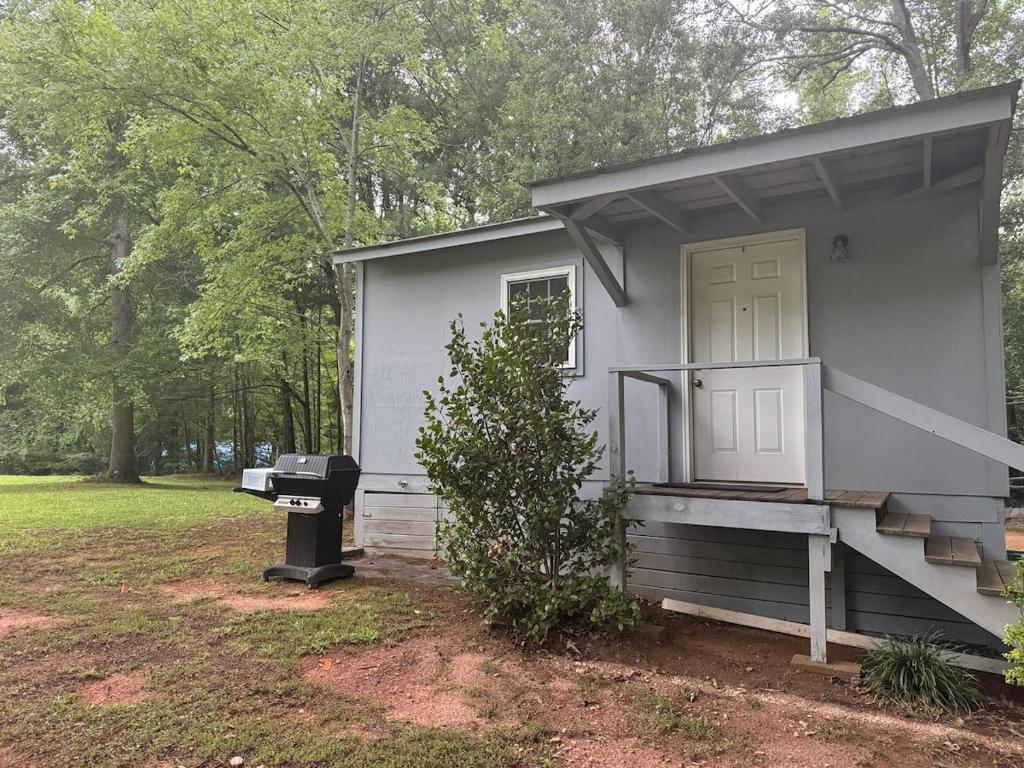Private Cabin 1 bed and 1 bath image