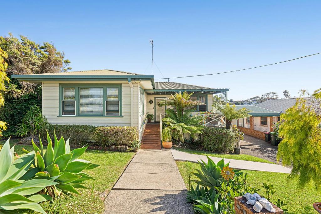 5 Marine Drive, Narooma NSW 2546 photo 1