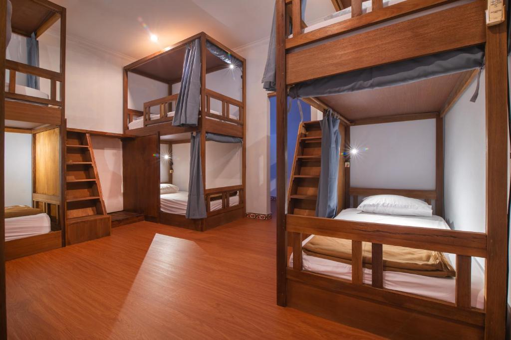 Simpang Inn Hostel - Tap to explore photos