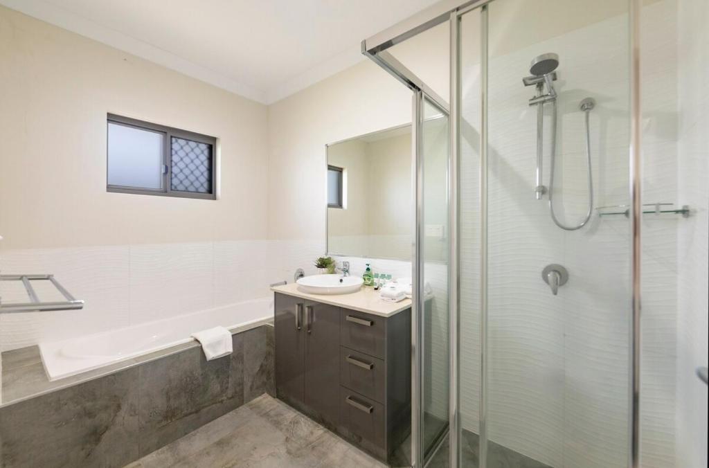 Zenhouse Harmony 4BR Modern Home Near CDU and Hospital photo 1