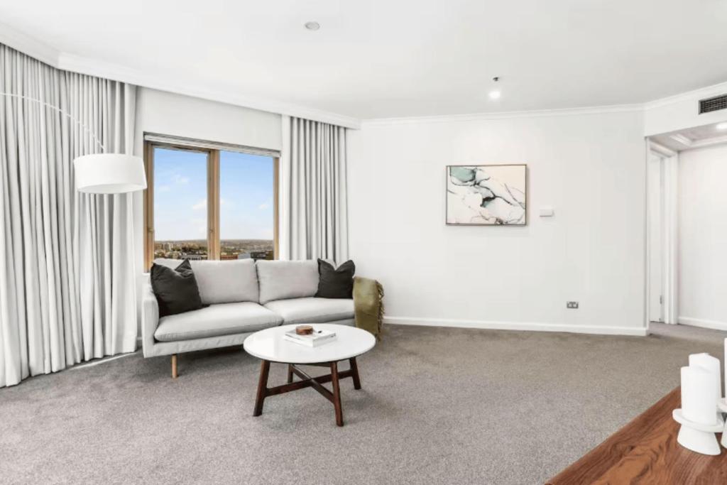 Central Sydney Apartment with Pool, Sauna and Gym! photo 1