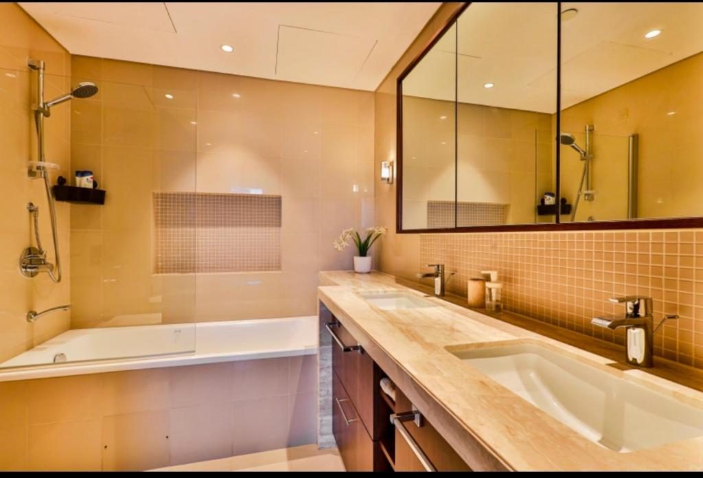 " Luxury Stay in Downtown Dubai - Stunning Views & Prime location ! photo 4