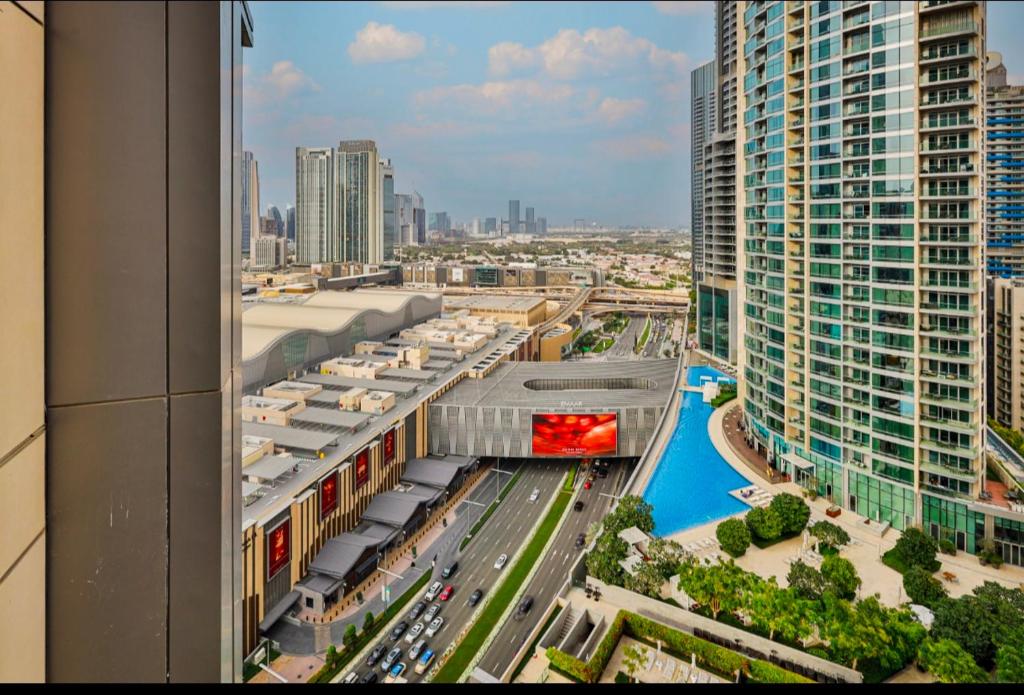 " Luxury Stay in Downtown Dubai - Stunning Views & Prime location ! photo 3