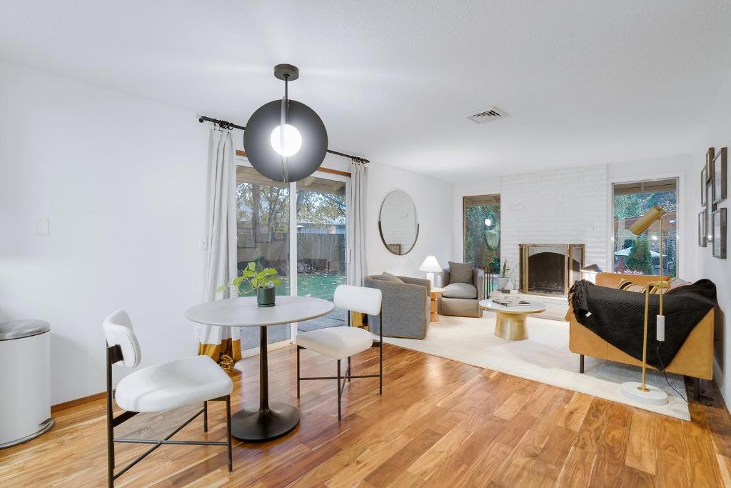 Spacious 2BR Getaway, Fenced Yard & Fireplace image