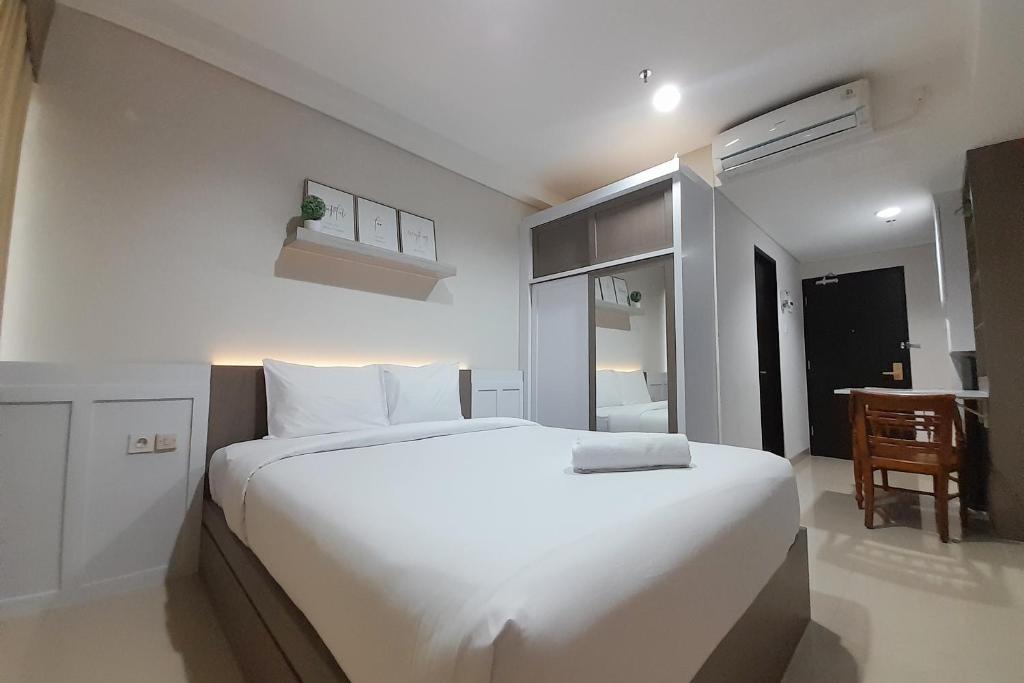 Cozy Studio Room at Patraland Amarta Apartment By Travelio