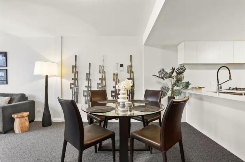 Spectacular Waterfront with Cosmopolitan Lifestyle photo 4
