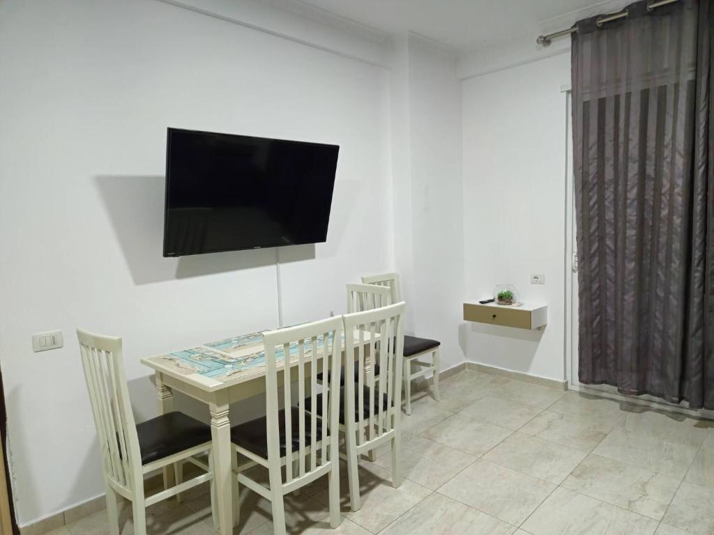 Charming 2A Holiday House Apartment with Garden and BBQ photo 1