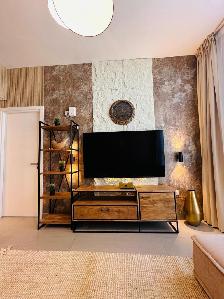 1BR Desert Modernism by Blue Cloud Holidays