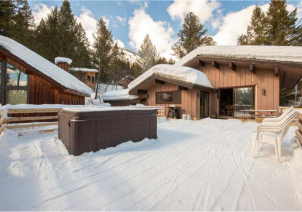 Bray House - Ski-in Ski-out family home image