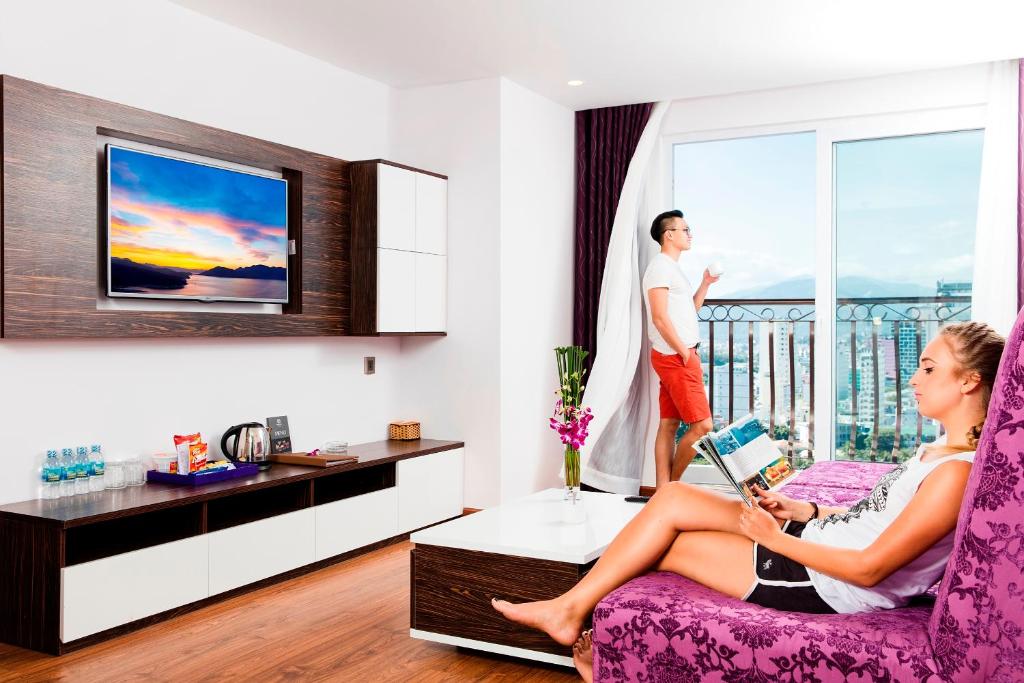 Апартаменты (Двухместный люкс с 1 кроватью, видом на океан и балконом), Balcony Nha Trang Hotel