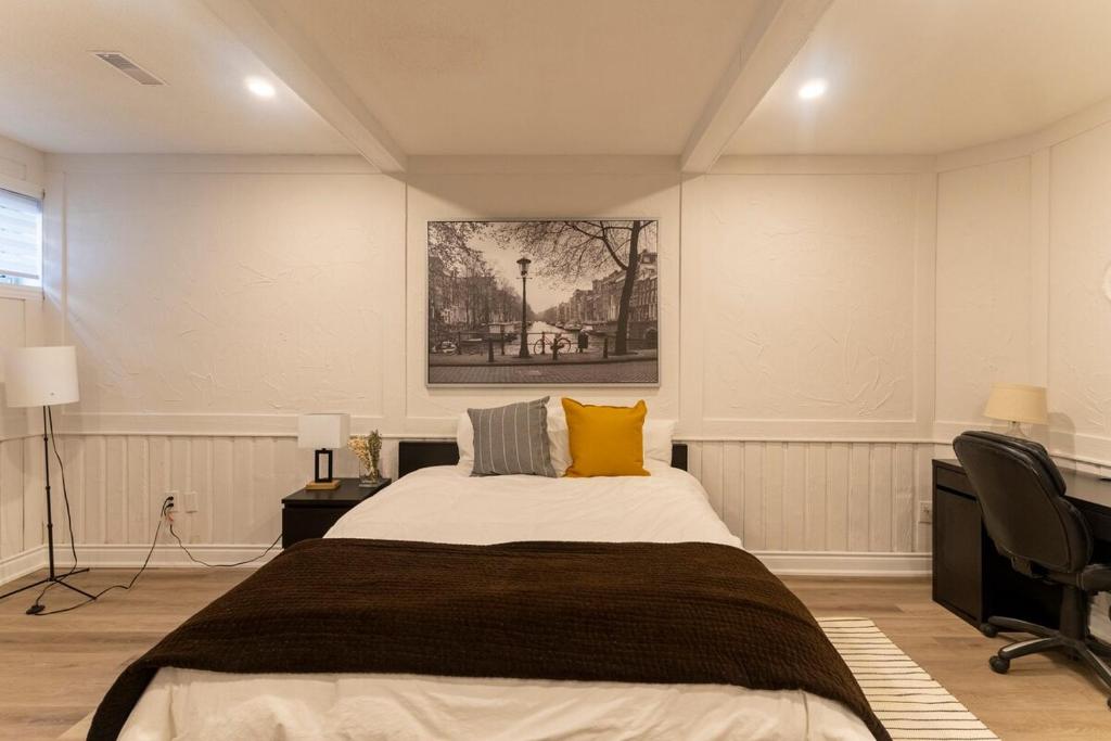 Luxurious and Spacious Apartment with 2 bedrooms and 2 Baths - Tap to explore photos